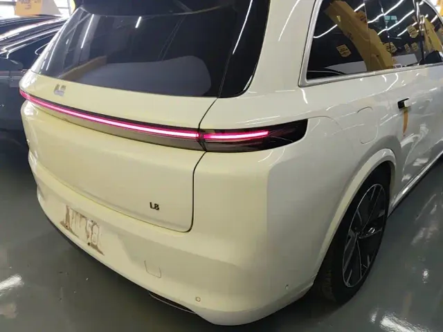 Li Auto L8 — Фото автомобиля 4