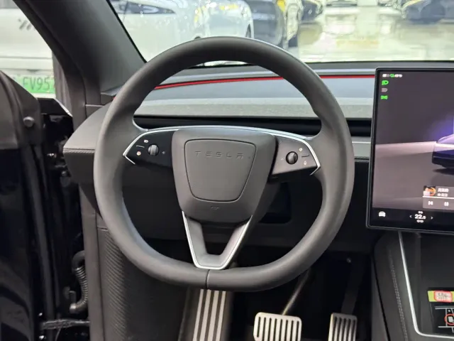Tesla Model Y — Фото автомобиля 13