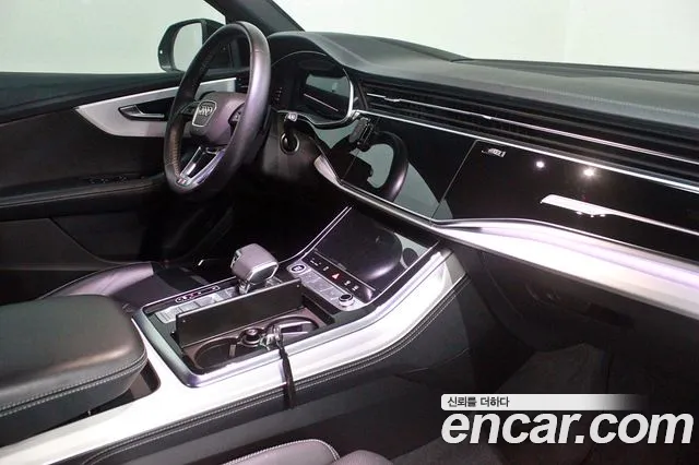 Audi Q8 55 TFSI quattro Premium — Фото автомобиля 13
