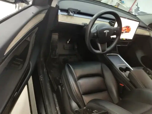 Tesla Model Y — Фото автомобиля 15