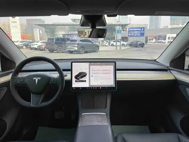 Tesla Model Y — Фото автомобиля 8
