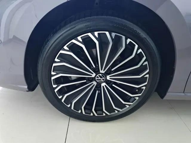 Volkswagen Passat — Фото автомобиля 2