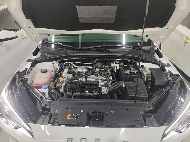 Roewe i5 — Фото автомобиля 19