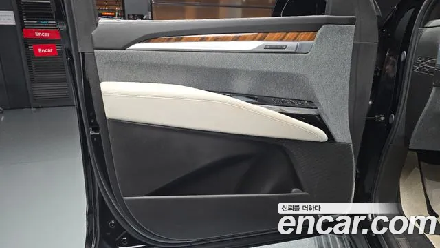Cadillac Escalade 5th Gen — Фото автомобиля 13