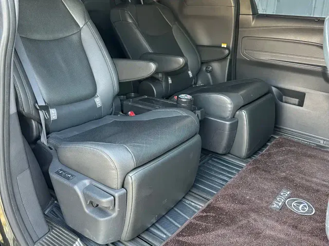 Toyota Sienna — Фото автомобиля 8