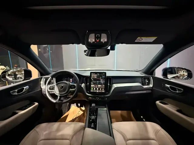 Volvo XC60 — Фото автомобиля 9