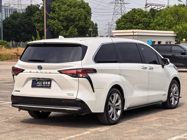 Toyota Sienna — Фото автомобиля 5