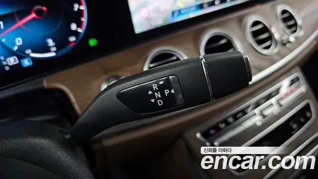 Mercedes-Benz E-Class — Фото автомобиля 8