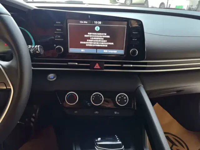 Hyundai Elantra — Фото автомобиля 12