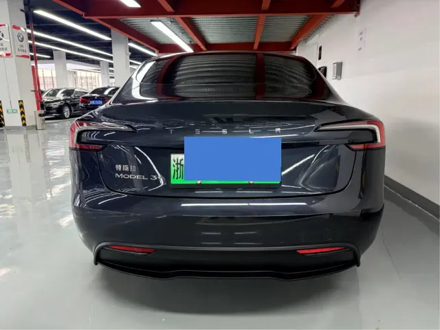 Tesla Model 3 — Фото автомобиля 16