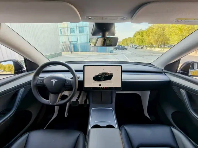 Tesla Model Y — Фото автомобиля 4