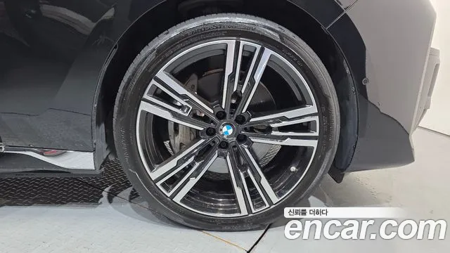 BMW i7 — Фото автомобиля 4