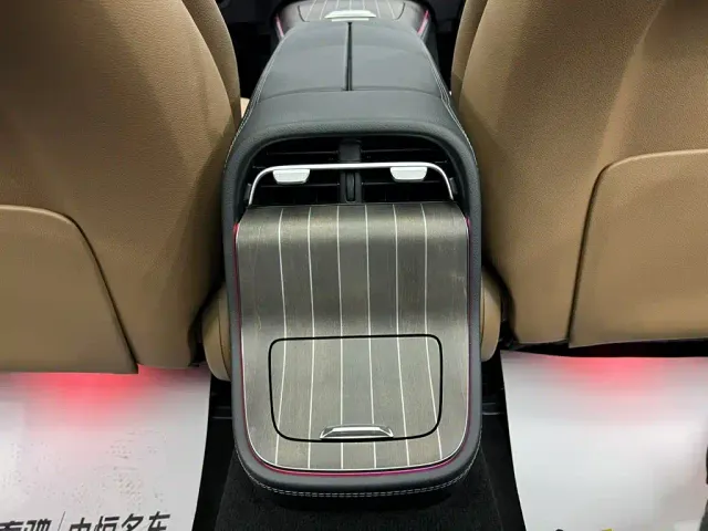 Mercedes-Benz E-Class — Фото автомобиля 25