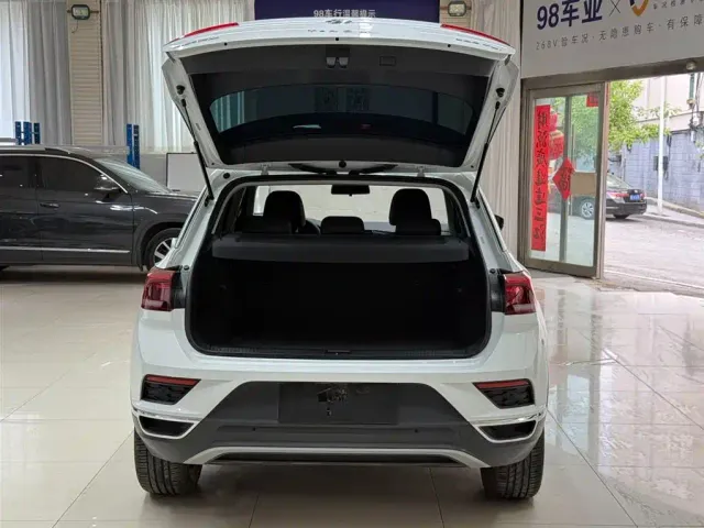 Volkswagen T-Roc — Фото автомобиля 24