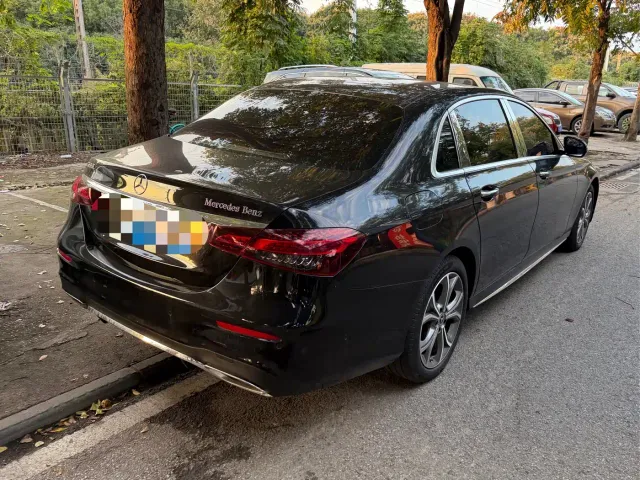 Mercedes-Benz E-Class — Фото автомобиля 3