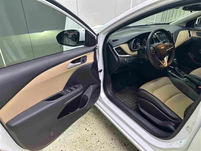 Chevrolet Monza — Фото автомобиля 12