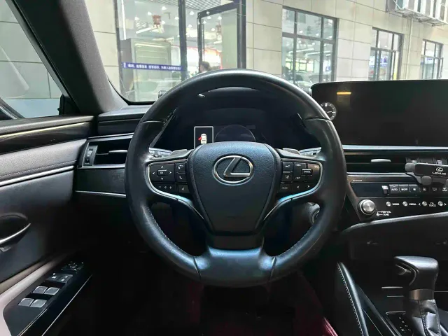 Lexus ES — Фото автомобиля 10