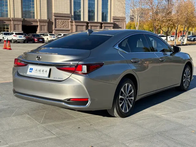 Lexus ES — Фото автомобиля 9