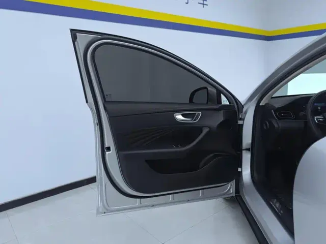 Roewe D7 — Фото автомобиля 7