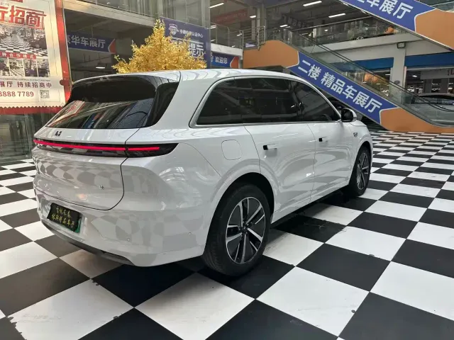 Li Auto L6 — Фото автомобиля 17