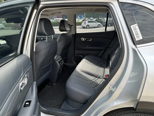 Geely Galaxy Starship 7 EM-i — Фото автомобиля 10