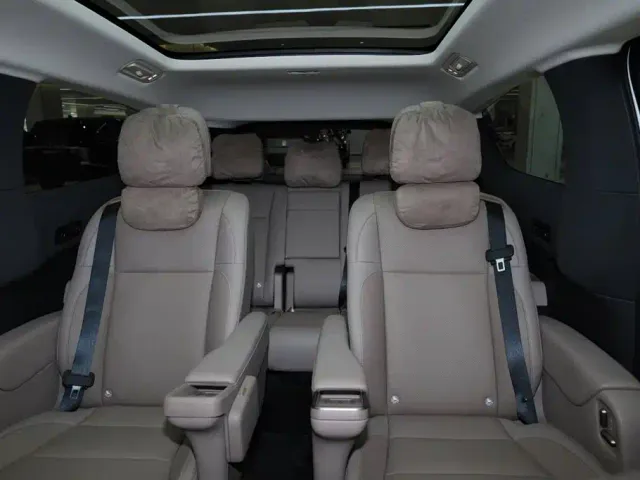 Li Auto MEGA — Фото автомобиля 28