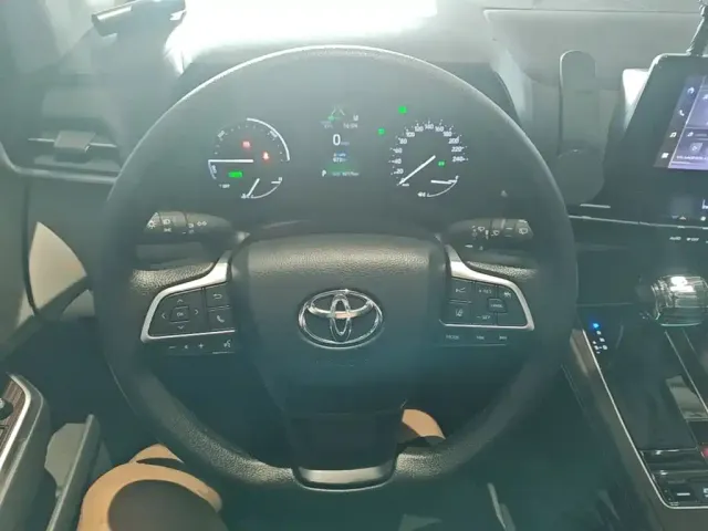 Toyota Sienna — Фото автомобиля 10