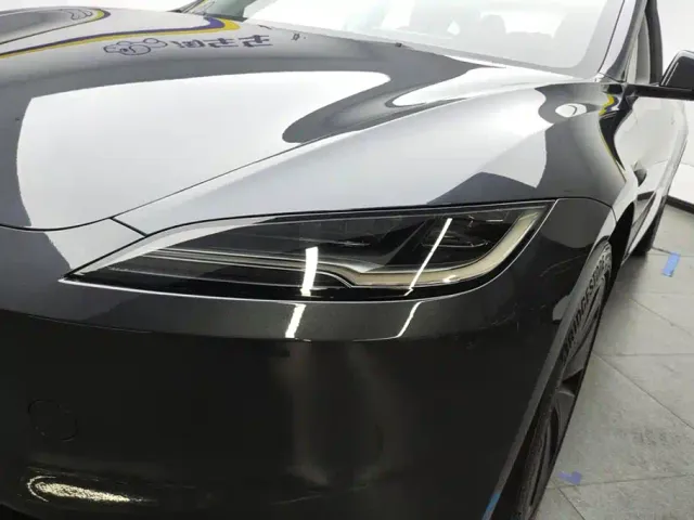 Tesla Model 3 — Фото автомобиля 5