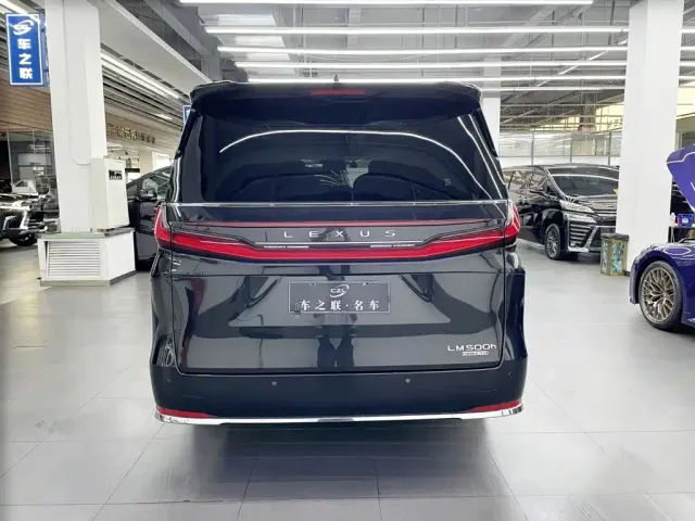 Lexus LM — Фото автомобиля 5
