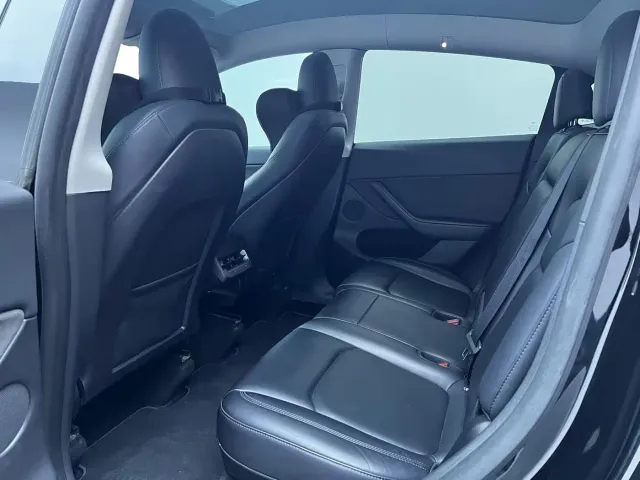 Tesla Model Y — Фото автомобиля 5