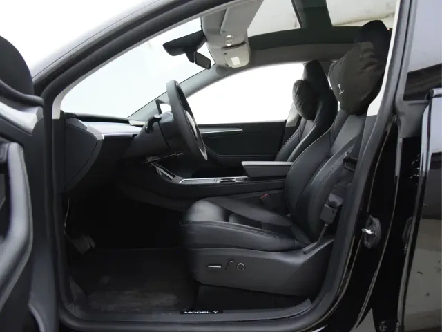 Tesla Model Y — Фото автомобиля 15