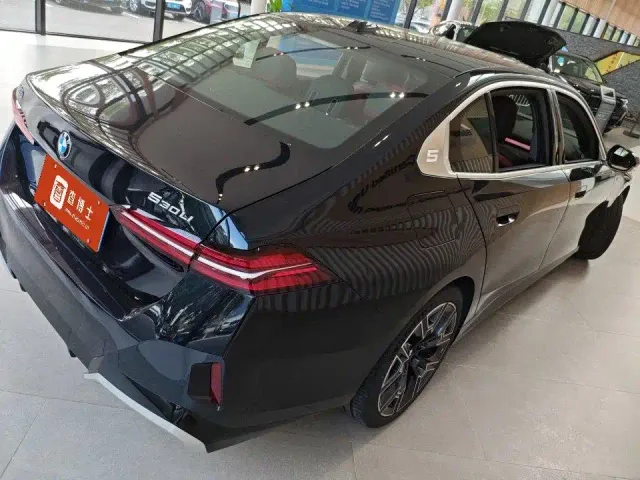 BMW 5 Series — Фото автомобиля 3