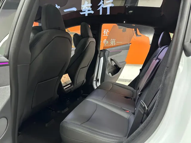 Tesla Model Y — Фото автомобиля 8