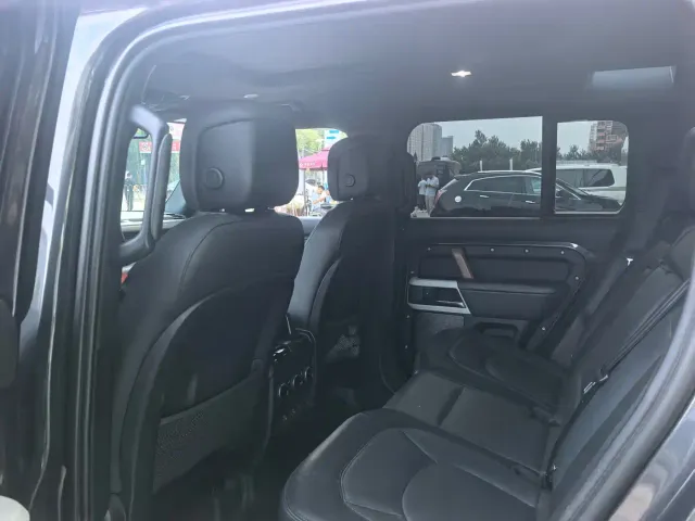 Land Rover Defender — Фото автомобиля 9