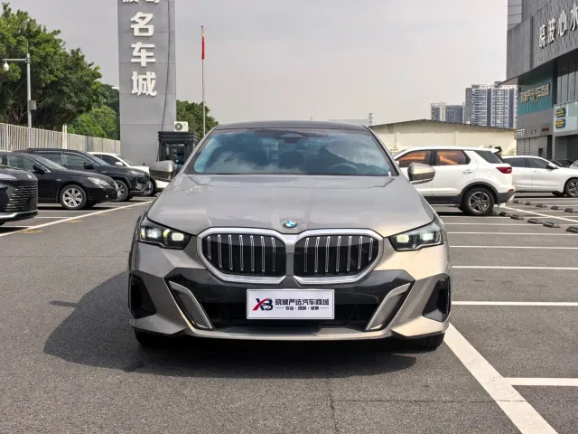 BMW 5 Series — Фото автомобиля 2
