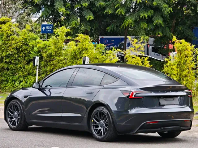 Tesla Model 3 — Фото автомобиля 7