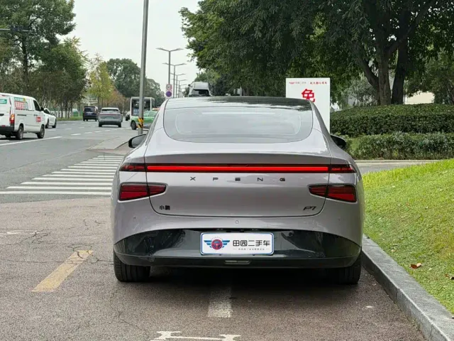 Xpeng P7 — Фото автомобиля 5