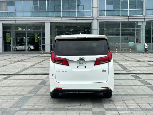 Toyota Alphard — Фото автомобиля 6