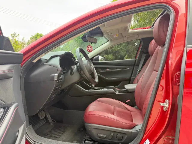 Mazda Axela — Фото автомобиля 4