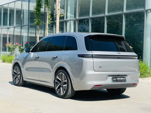 Li Auto L8 — Фото автомобиля 21