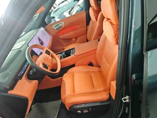 Lynk & Co 900 — Фото автомобиля 14