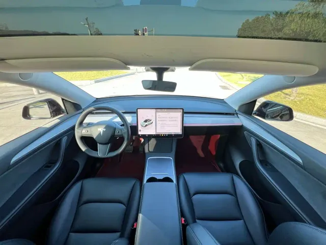 Tesla Model Y — Фото автомобиля 13