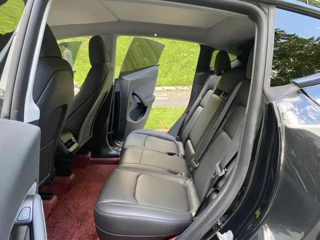 Tesla Model Y — Фото автомобиля 9