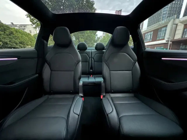 Tesla Model Y L 2025 Facelift Long Range AWD — Фото автомобиля 9