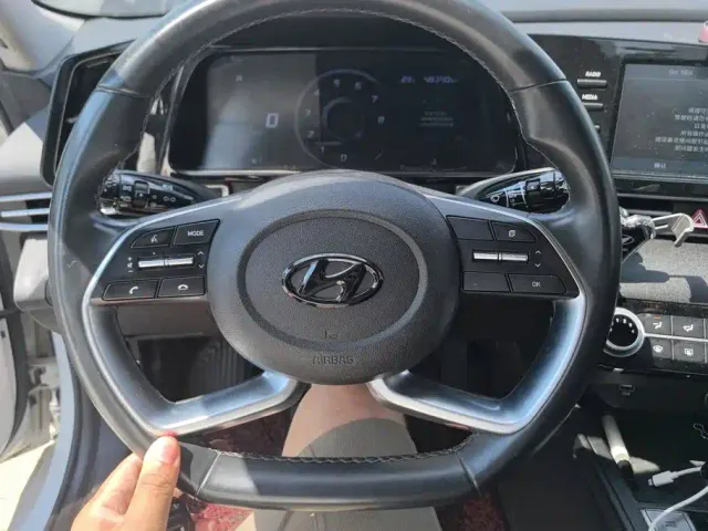 Hyundai Elantra — Фото автомобиля 15