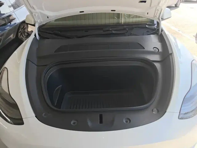 Tesla Model Y — Фото автомобиля 19