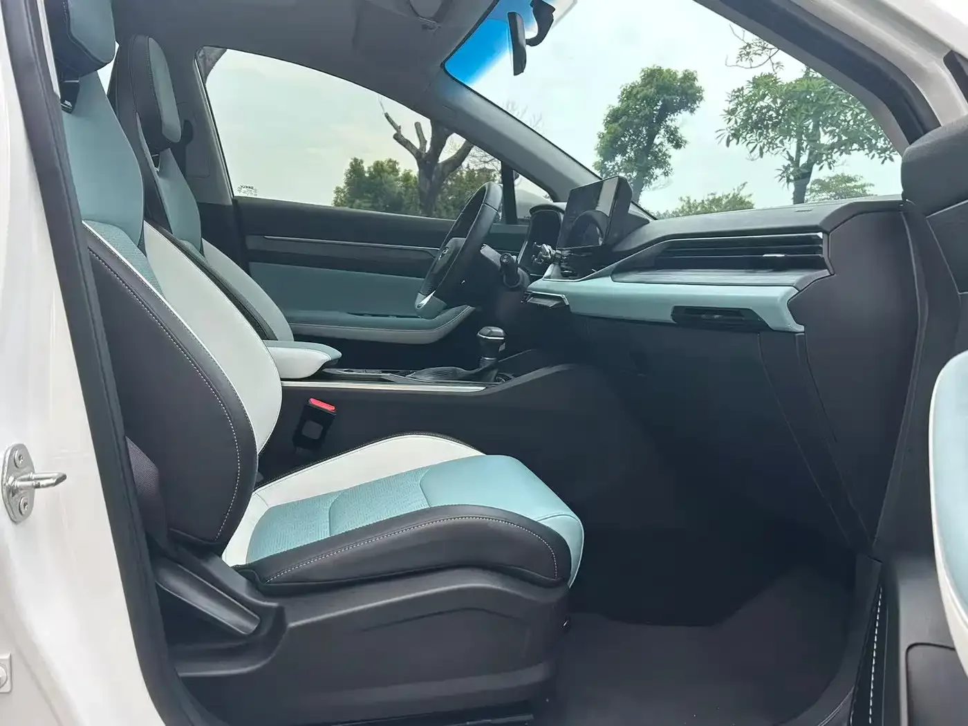 Geely Emgrand S 2022 1.4T CVT Crossover Player — Фото автомобиля 16