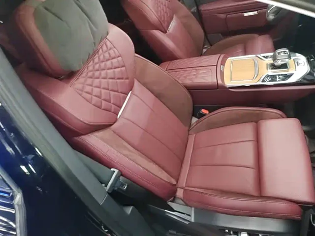 Hongqi E-HS9 — Фото автомобиля 24
