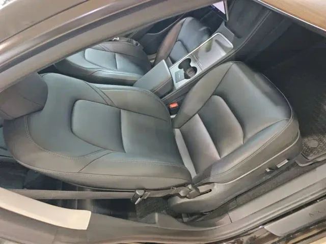 Tesla Model 3 — Фото автомобиля 24