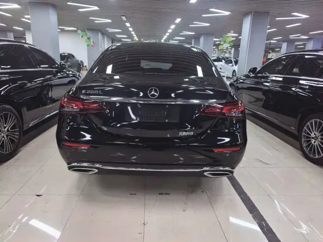 Mercedes-Benz E-Class — Фото автомобиля 5